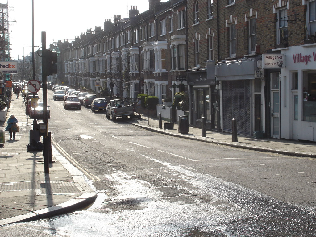 Fleet River Walk Chetwynd Road, Highgate The dip in Chet… Flickr