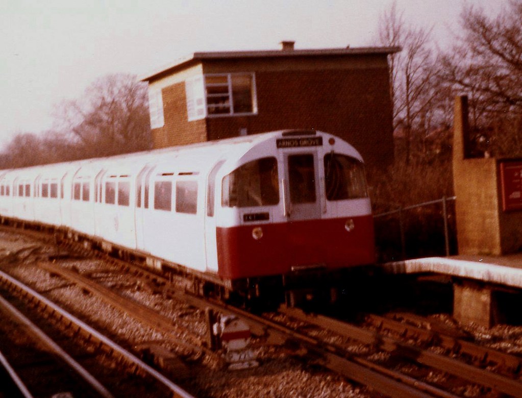 Rayners Lane Station A Piccadilly line 1973 tube stock tra… Flickr