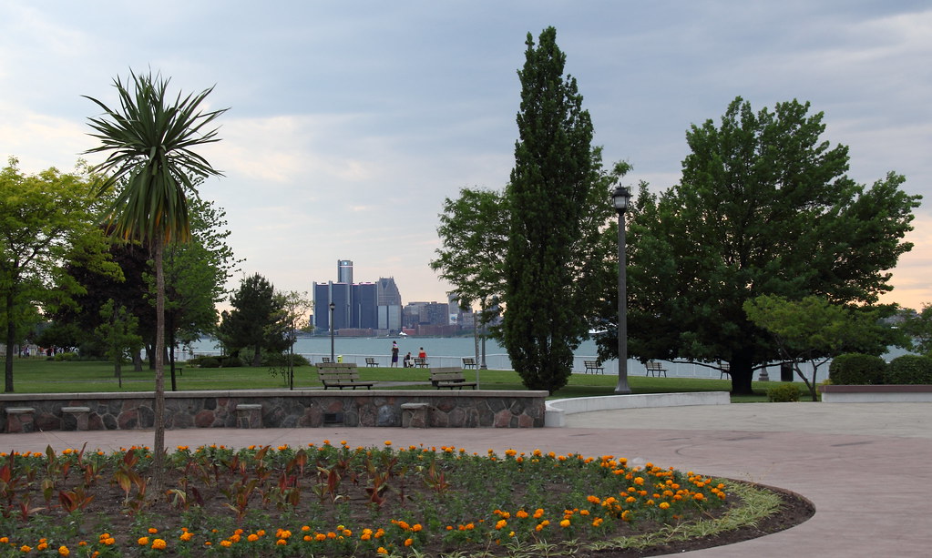Coventry Gardens with view of Detroit 5262012 Geedoed one click