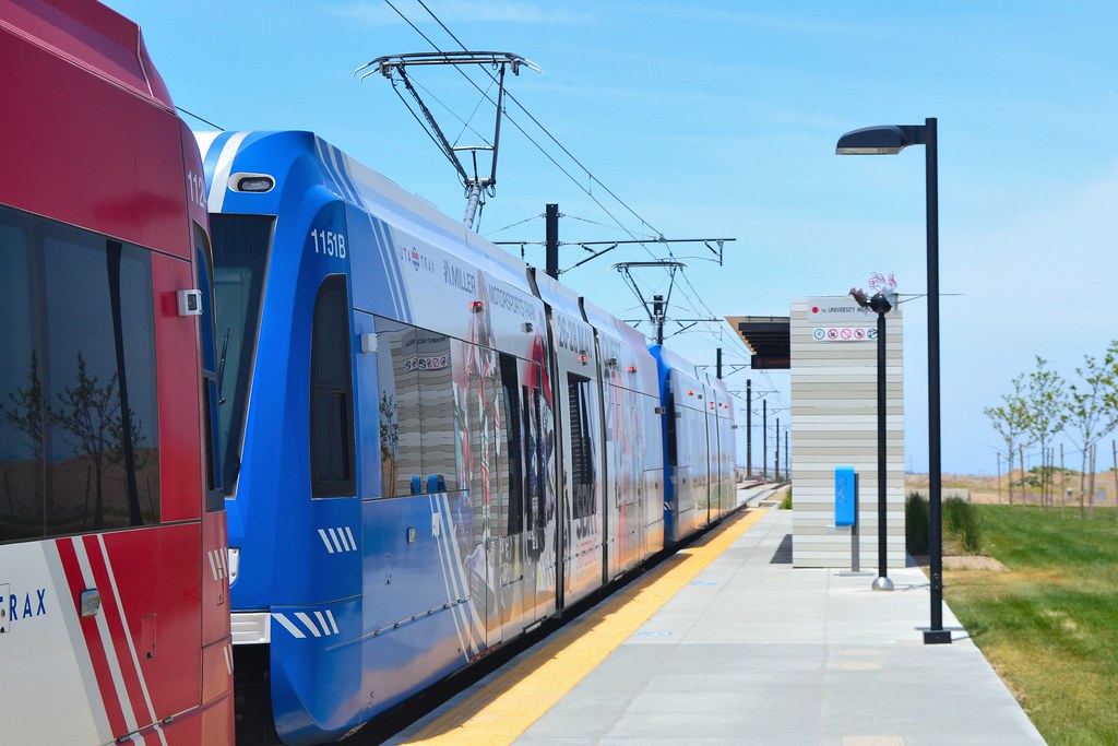 South Jordan Parkway TRAX station This is a Red Line train… Flickr