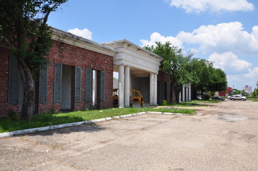 Bellemont 052012 Front Right Closer to Winbourne Avenue. Flickr