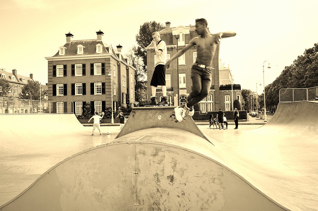 Skate! Ragazzi sullo skateboard in Museumplein, Amsterdam.… Flickr