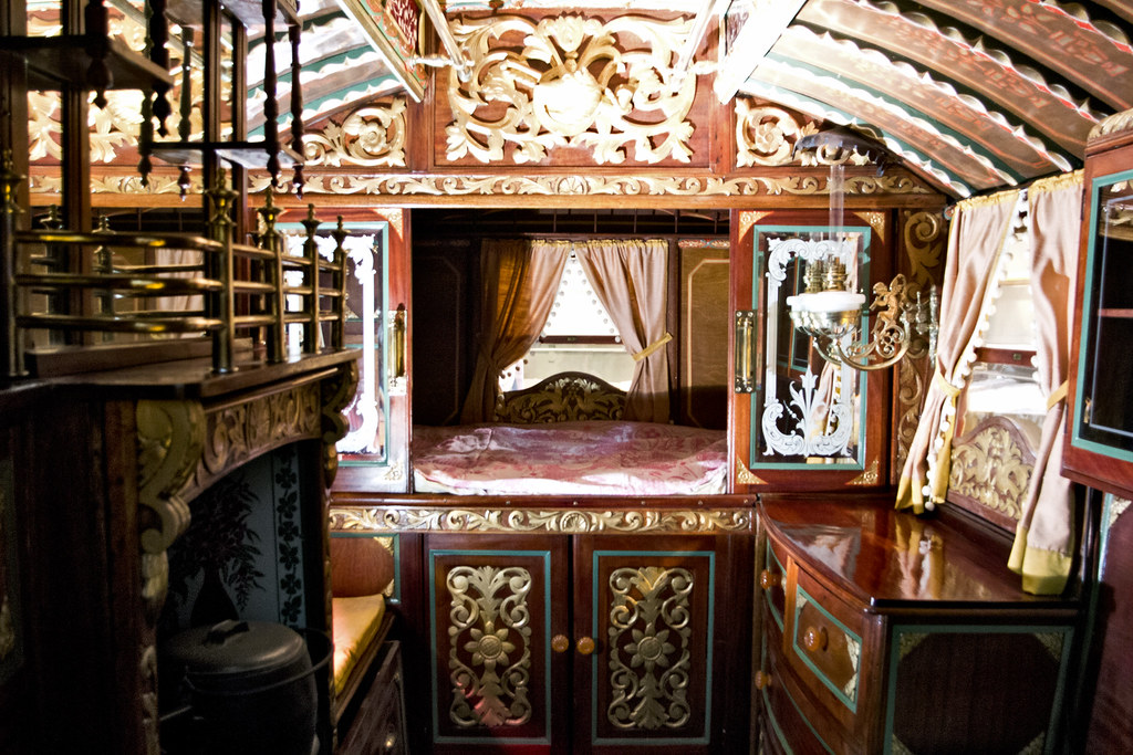 Inside Gypsy Romani Caravan Inside view of a 1915 Vardo Gy… Flickr