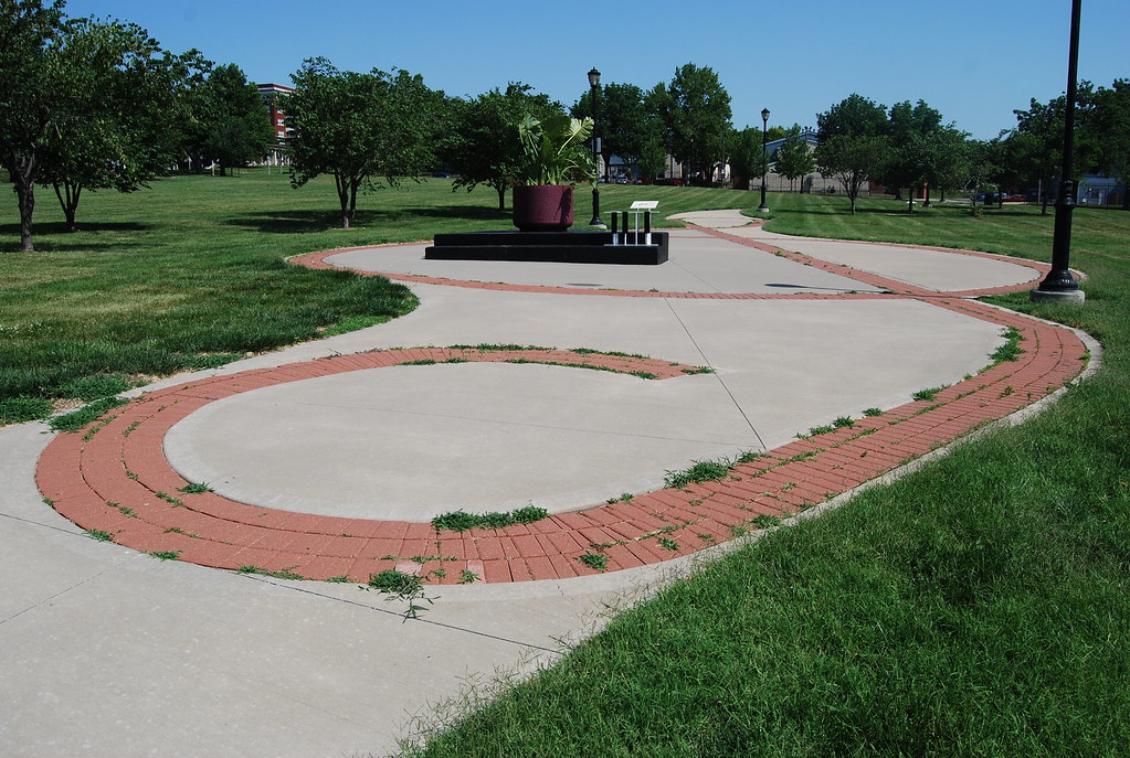 "Goin' to Kansas City" Plaza The red brick path is shaped … Flickr