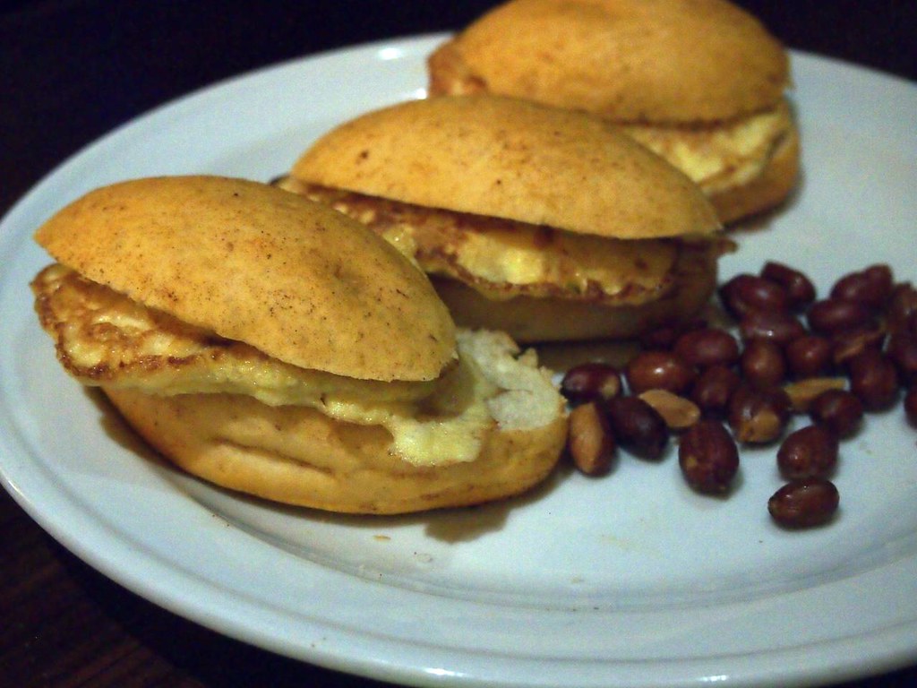 Los Arcos Bocadillo con Tortilla LexnGer Flickr