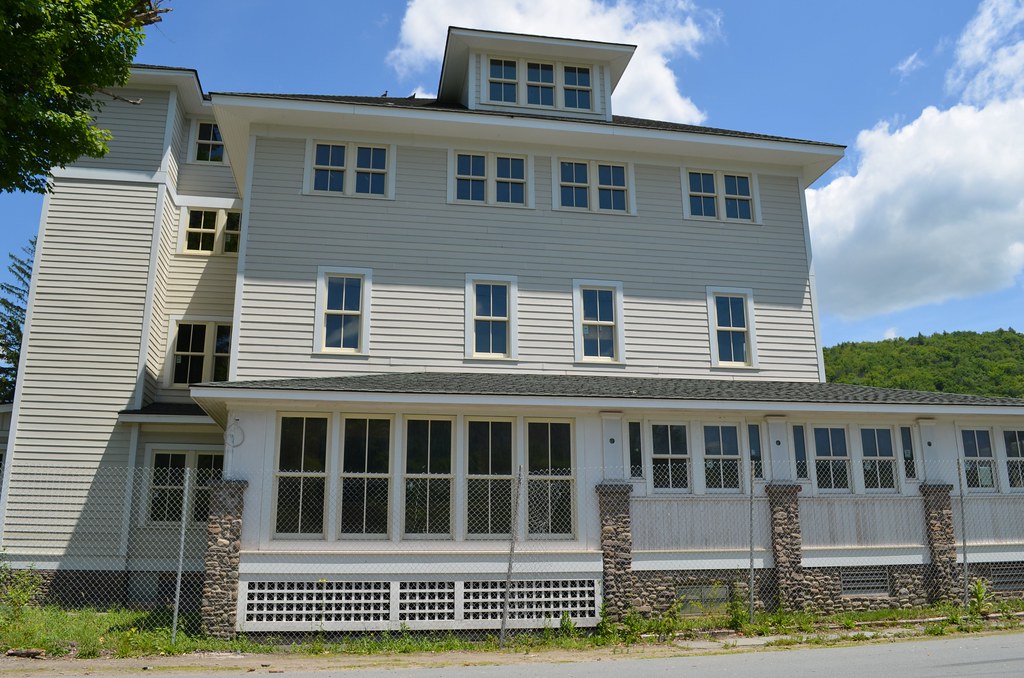 Antrim Lodge A long empty hotel in Roscoe, NY now undergoi… Flickr