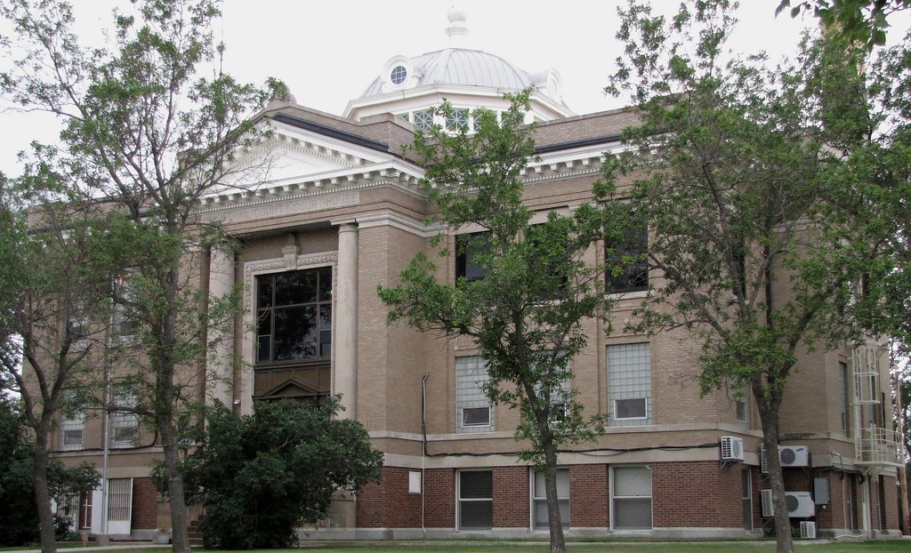 Courthouse Stanley, ND8 Seth Gaines Flickr