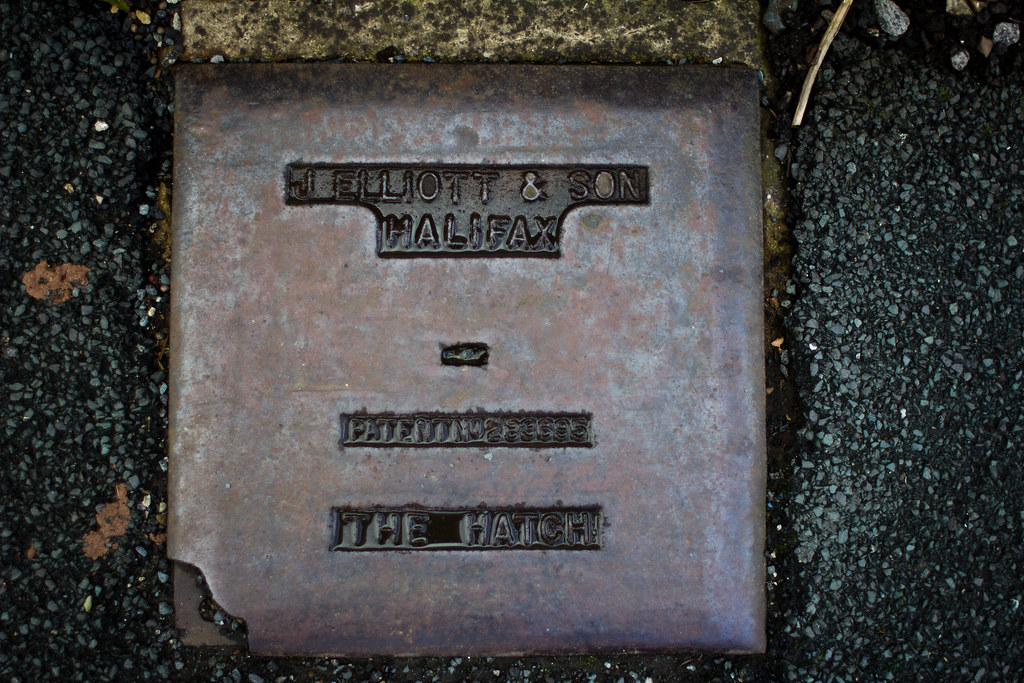 The hatch Coal hatches on Ryecroft Street, Ossett, West Yo… Flickr