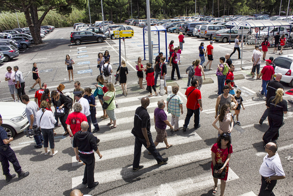 Crowd at Toulon Airport Crowd at Toulon Airport to Flickr