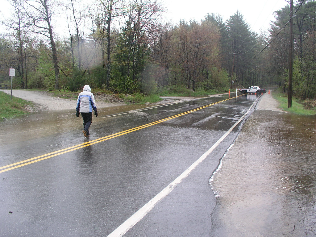 Road Closed Flood waters are covering the road. Rt. 27, Wh… Flickr