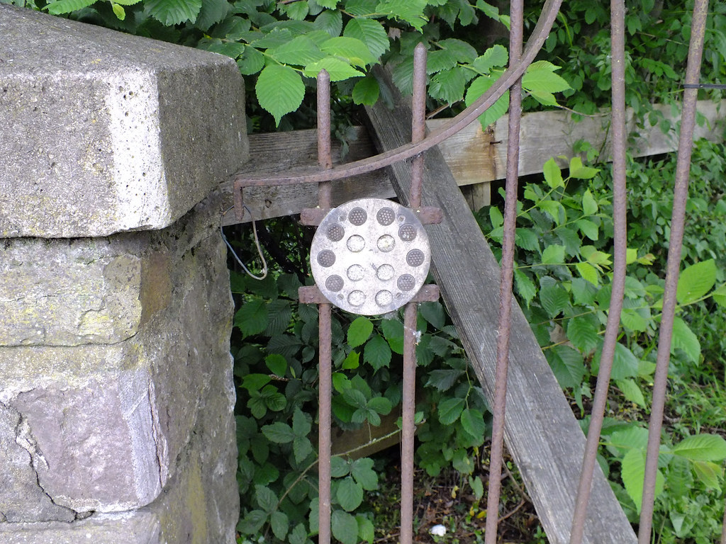 Road Reflector Monmouth Road/Holywell Road, Abergavenny 6 … Flickr