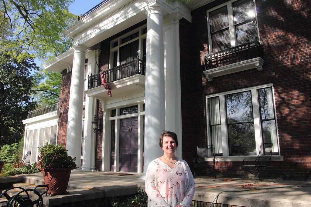 _MG_4483 Jackie at the Bed & Breakfast in Jackson Tn Darrell