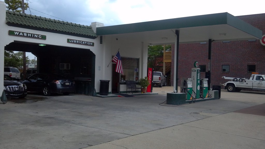 Conoco Gas Station, Hammond LA What a well preserved gas s… Flickr