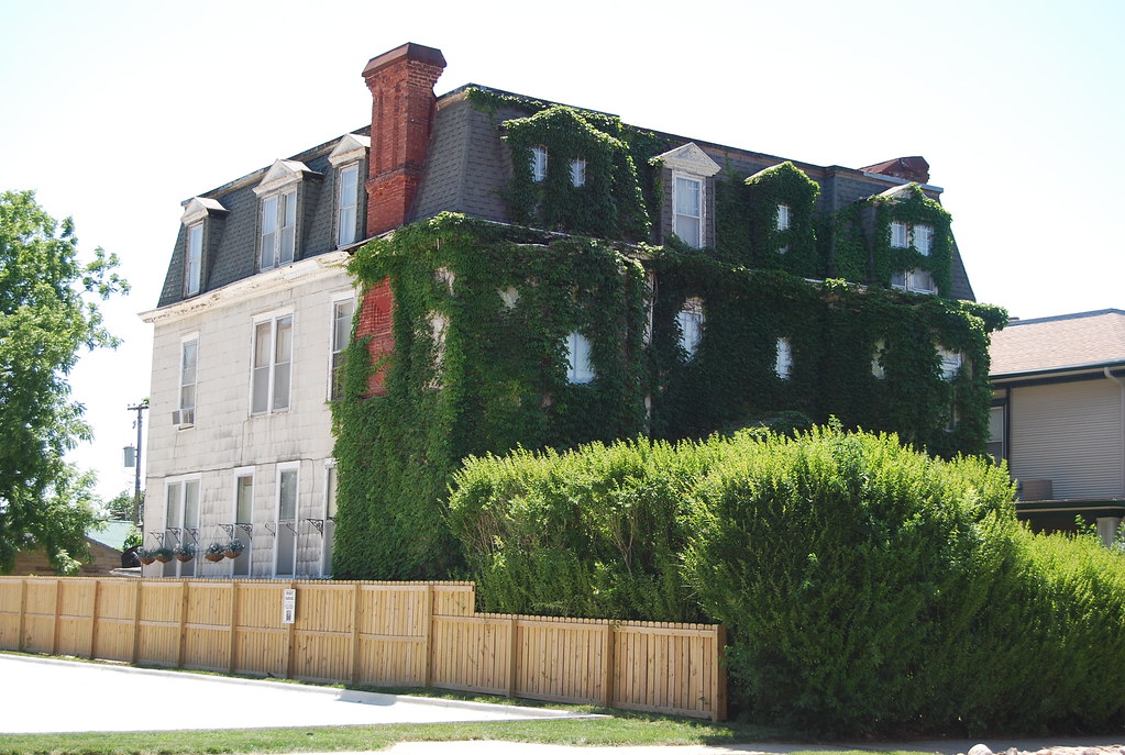 IvyCovered House, Council Bluffs, IA artistmac Flickr