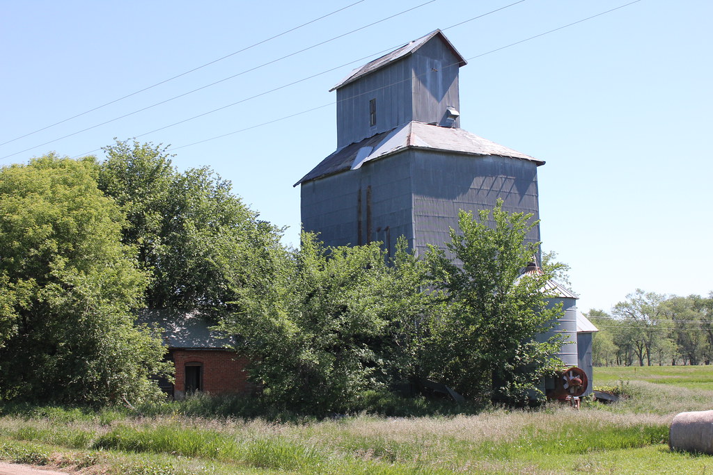 Grain Elevator Monowi, NE Tom McLaughlin Flickr