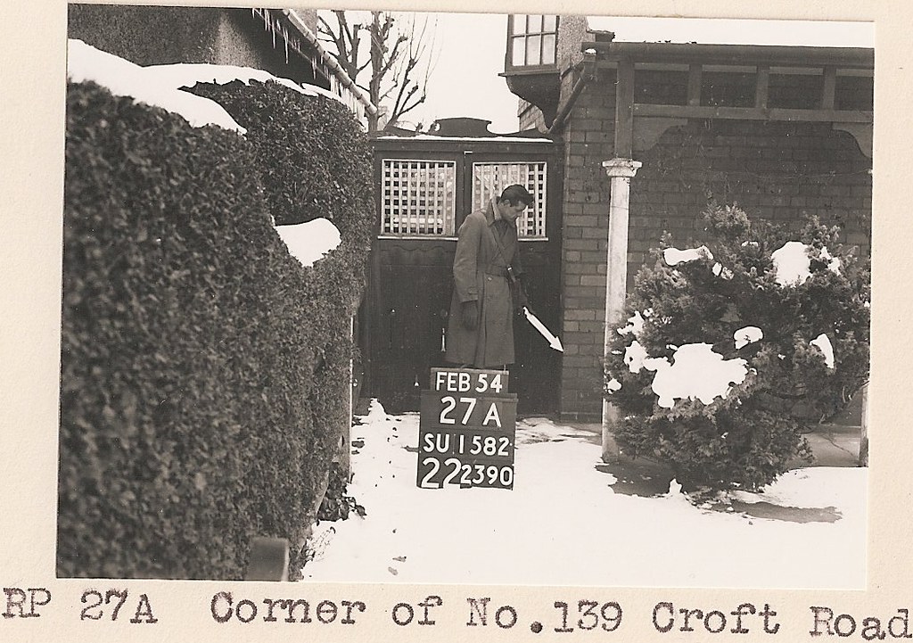 1954 No.139 Croft Road, Swindon (OS "A Man with a Stick" … Flickr