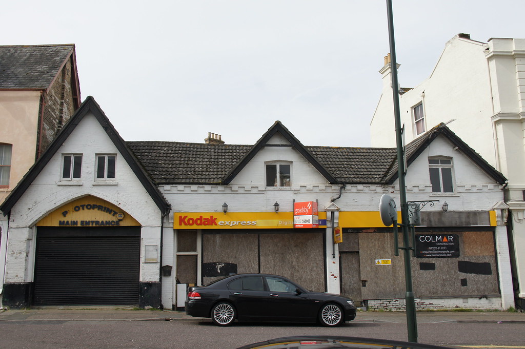 Pembroke Garage (Victoria Garage), 711 Poole Hill and 39… Flickr