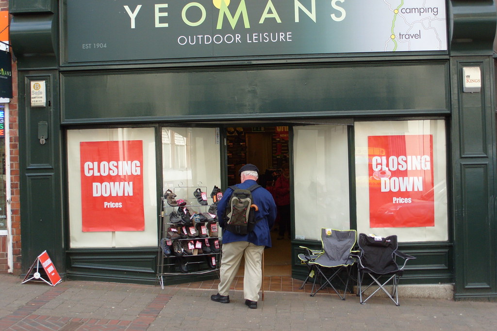 WHAT A CARRY ON ! ILKESTON'S FORMER ARMY AND NAVY STORE YOEMAN'S ON