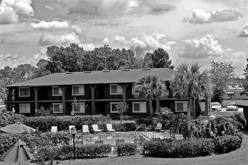 Apartment Complex Robbins_Marc Flickr