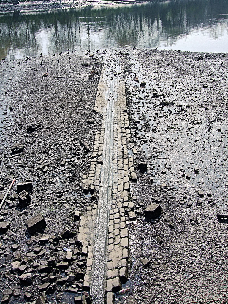 An Open Surface Water Drain Into The Thames At Old Islewor… Flickr
