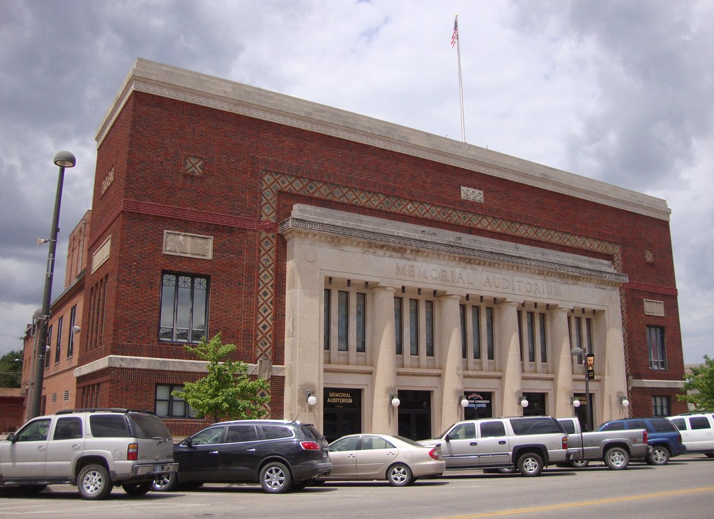 Memorial Auditorium (Wellington, Kansas) Located in downto… Flickr