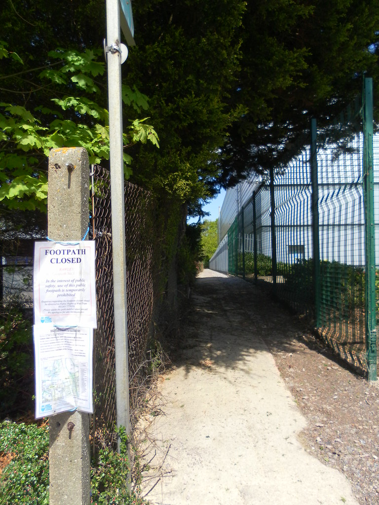 Footpath from Manor Royal to Rowley Farm, Crawley (1) Flickr