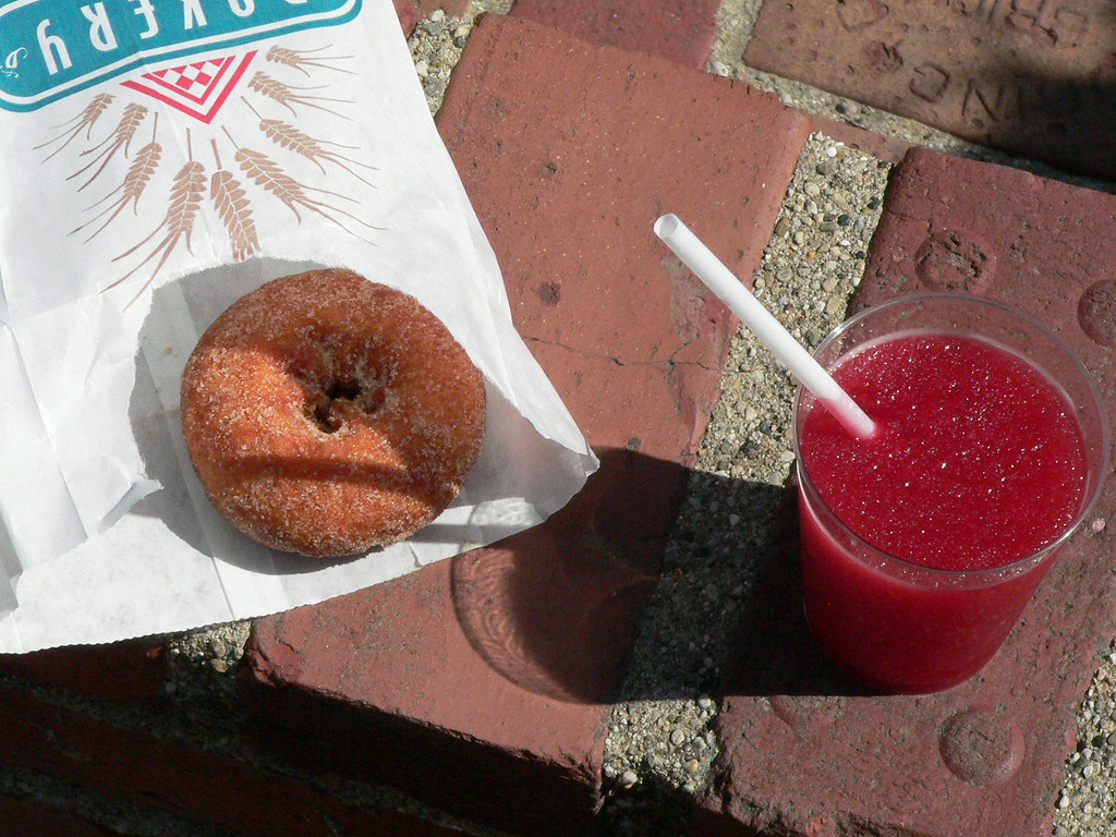 Apple Haus, Long Grove, IL Strawberry donut and cherry cid… Flickr