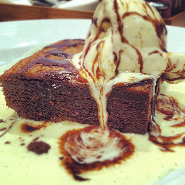 Brownie a la mode sugarandplumm foodporn dessert Flickr