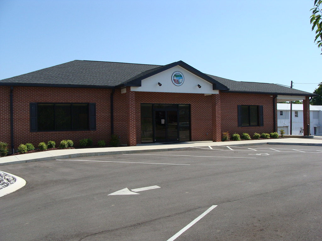 Celina, Tn. City Hall 2010 Population 1,379. Flickr