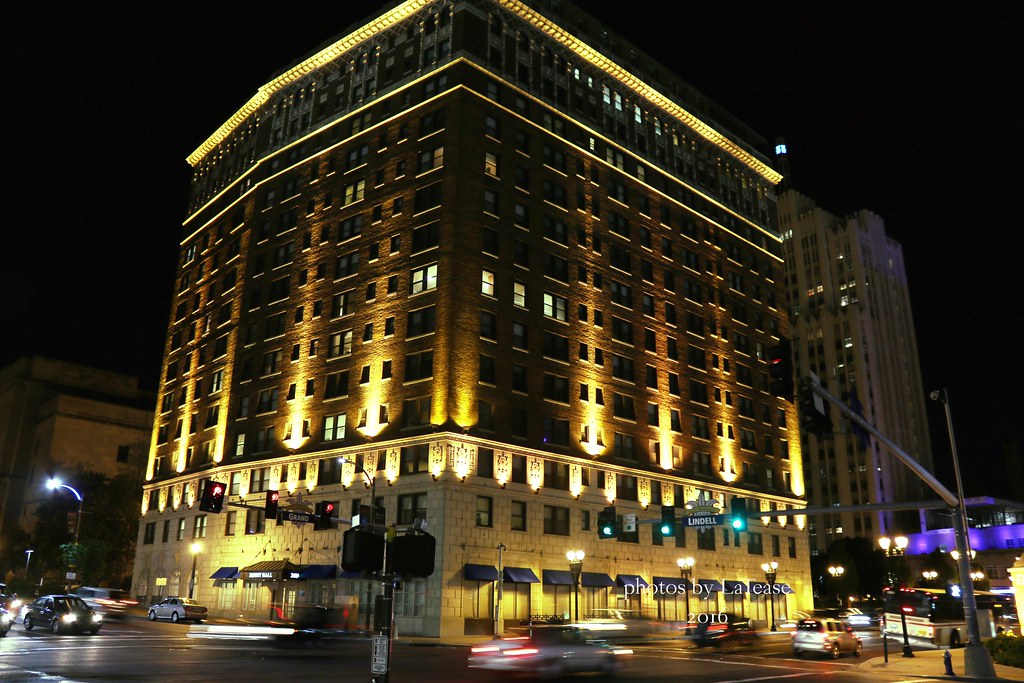 LINDELL_GRAND Apartment building on Lindell and Grand in S… Flickr