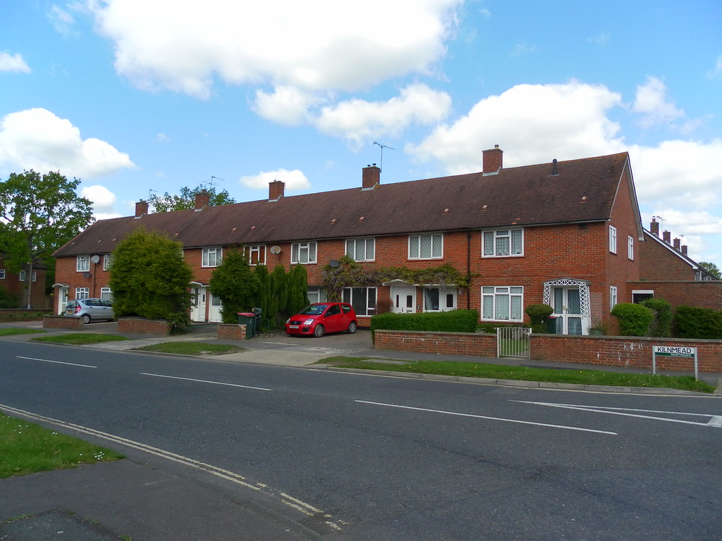 Houses on Kilnmead, Northgate On a sunny 15th May 2012, I … Flickr