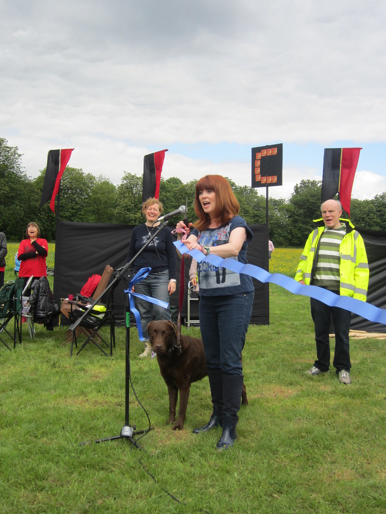 Joanne Malin opening the Alvechurch Jubilee Picnic in the … Flickr