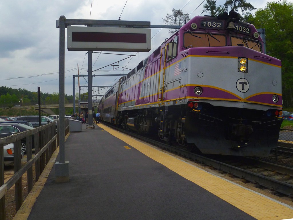 train stopped at Sharon Station (1) I spent about an hour … Flickr