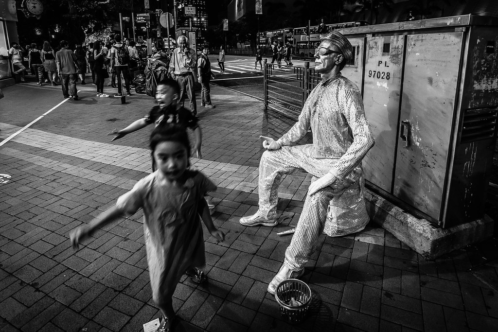 Human Statue Performer taken in Tsim Sha Tsui, Hong Kong Flickr