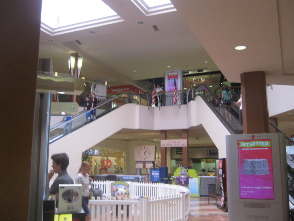 Center Court The center court of Layton Hills Mall Layton … Flickr