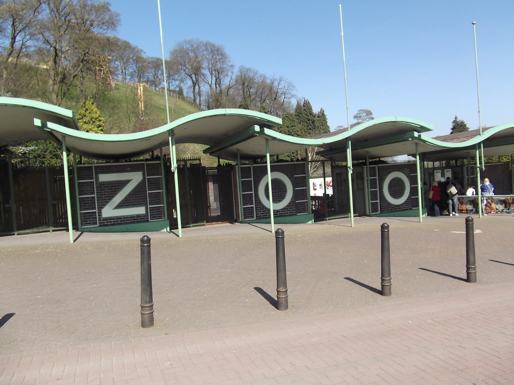 DUDLEY ZOO ENTRANCE mark Hallam Flickr