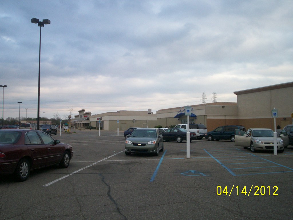 Courtland Center Courtland Center, a dying shopping mall i… Flickr