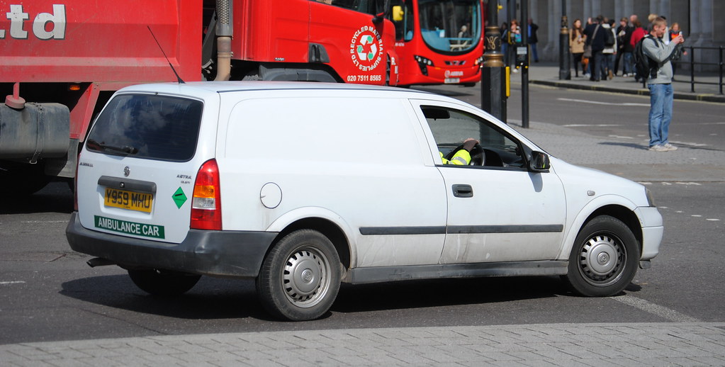 1st Medicare / Vauxhall Astra / First Responder Van / Y959… Flickr
