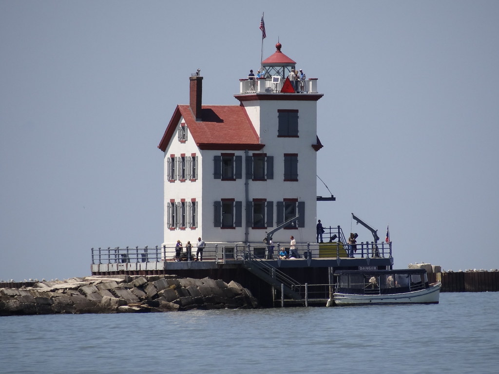 Lorain Harbor Light (1917) The History of the "Jewel of th… Flickr