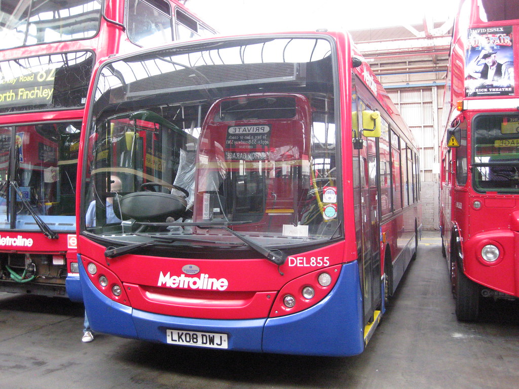 Metroline DEL855 (LK08DWJ) at Potters Bar Garage Potters B… Flickr