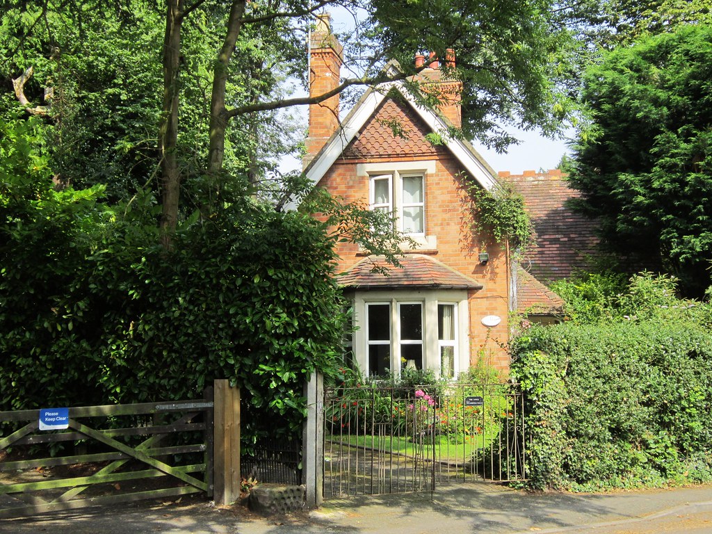 The Lodge This is on North Avenue in Stoke Park. Stoke Par… Flickr