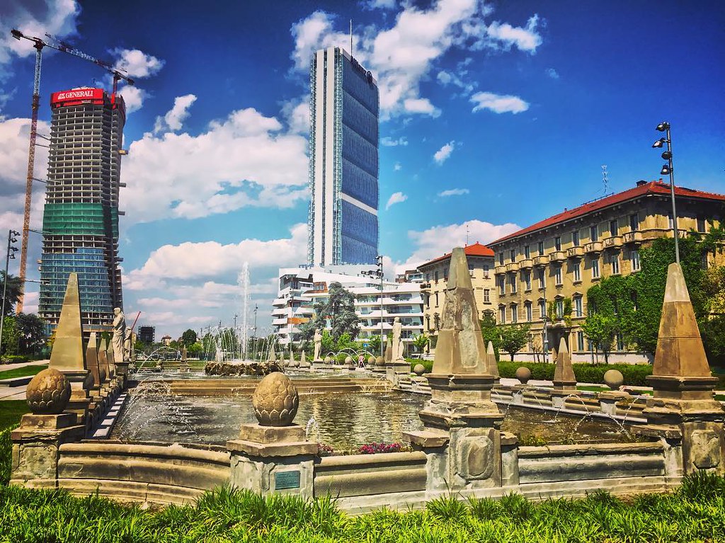 BEAUTIFUL MILAN ☀️👉🔝 milano citylife sky sunny mila… Flickr