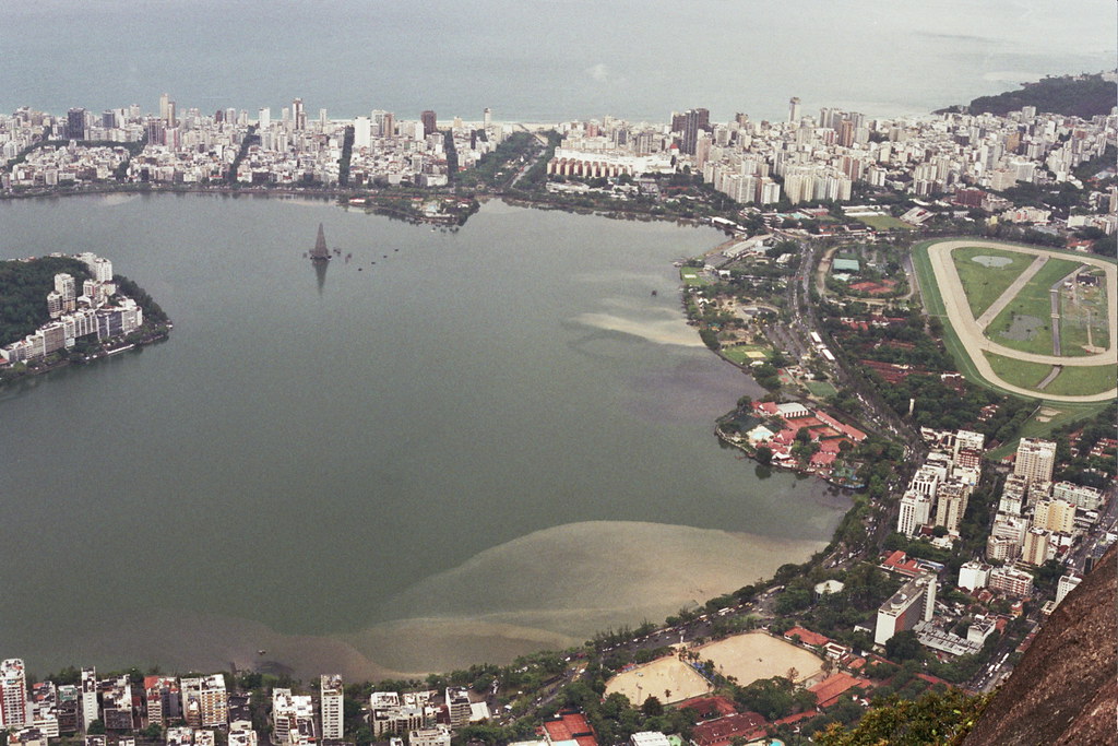 Rio de Janeiro 12/2011 Cano Rebel 2000 35mm Lívia Ramirez Flickr