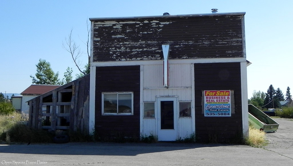 Pioneer Bar, Hilger Montana The tiny town of Hilger is ver… Flickr