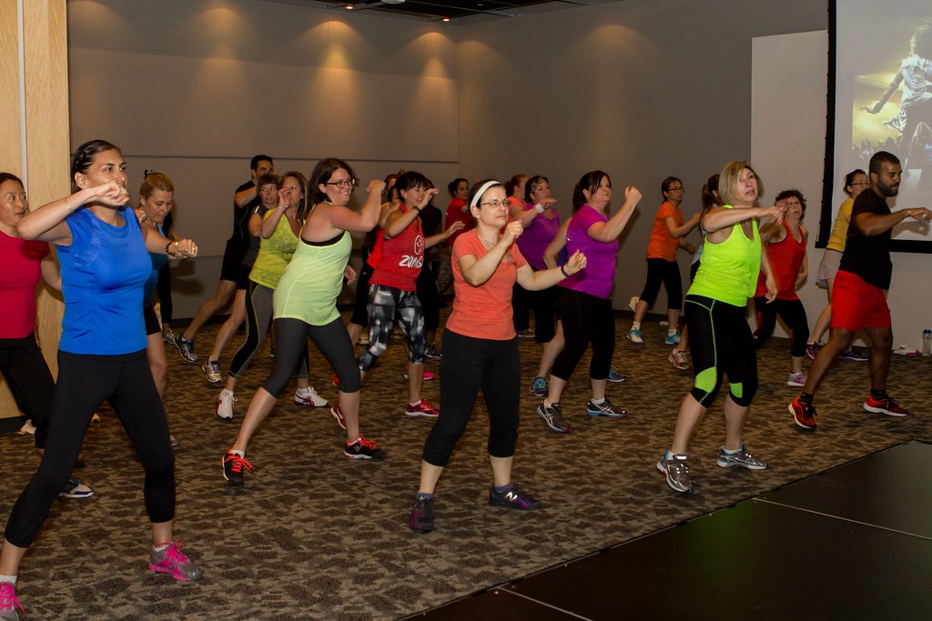 Zumba pour UneMarche / Zumba for OneWalk Activité de colle… Flickr