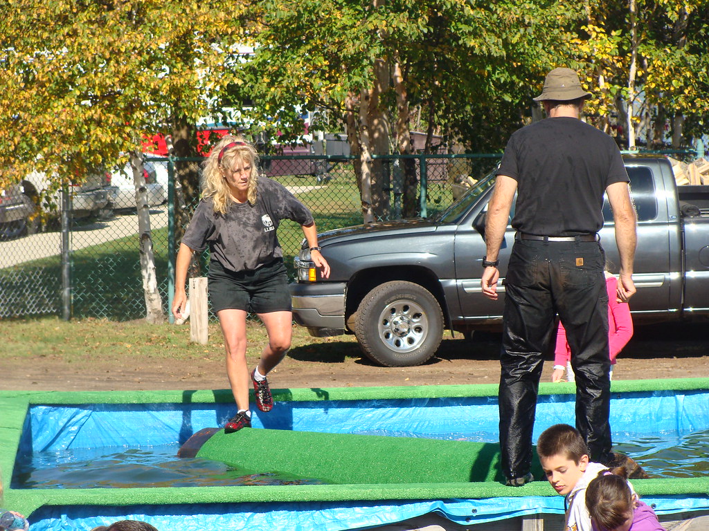 201209 Lumberjack Festival, more log rolling