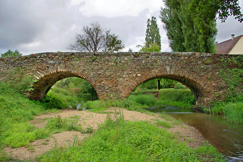 SaintBenoîtdu­Sault. (Indre) "Pont Romain" sur le Porte… Flickr