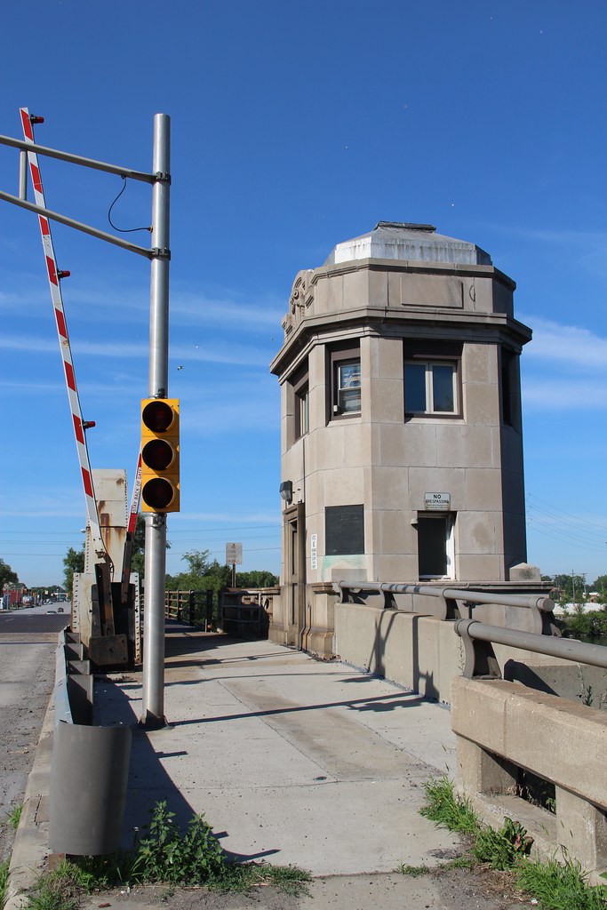 West Jefferson Avenue Rouge River Bridge (Detroit, Michiga… Flickr