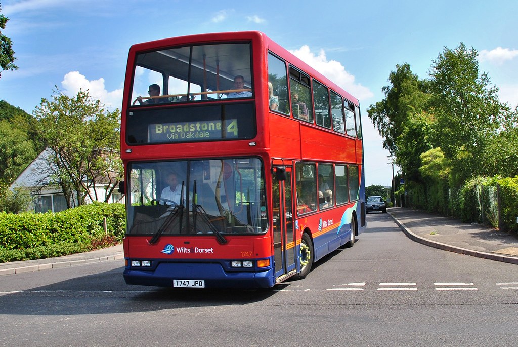 1747 T747JPO Seen at the junction of Hillbourne Road & Yor… Flickr