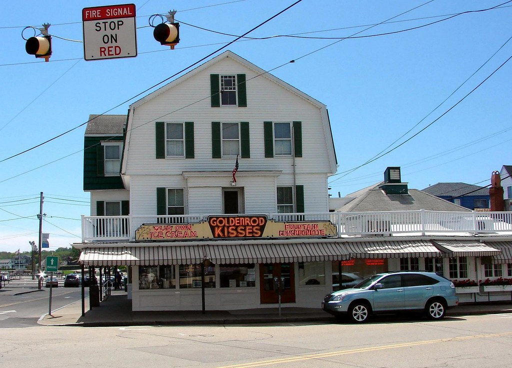The Golden Rod in York Beach, Maine The famous Golden Rod … Flickr